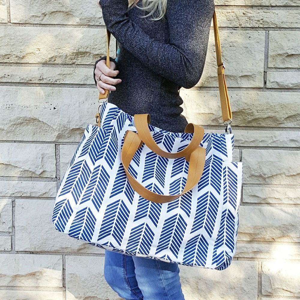 Blue Arrows Weekender Tote Bag NWT